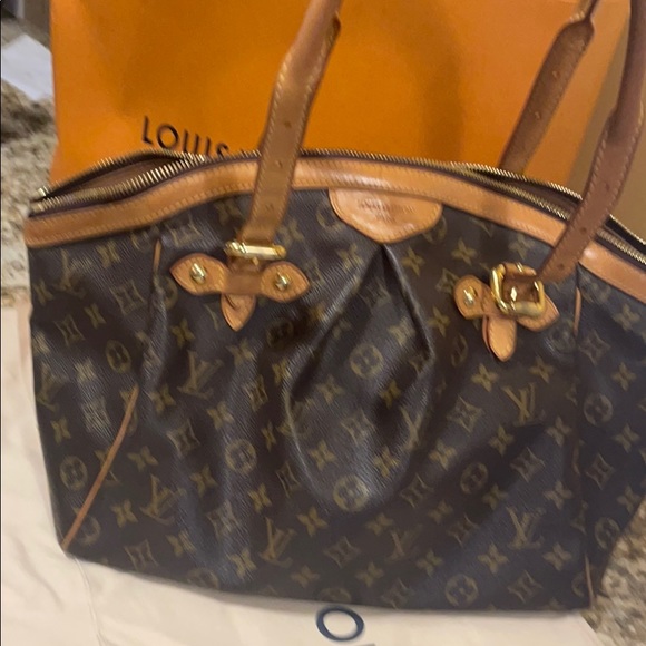 😍FLASH SALE😍Louis Vuitton Tivoli Handbag GM 🥰Authentic🥰 - Picture 2 of 10